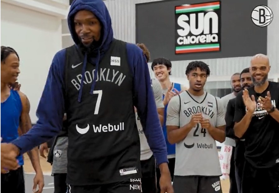 Les Nets fêtent Kevin Durant, Brooklyn est devenu le pays des Bisounours