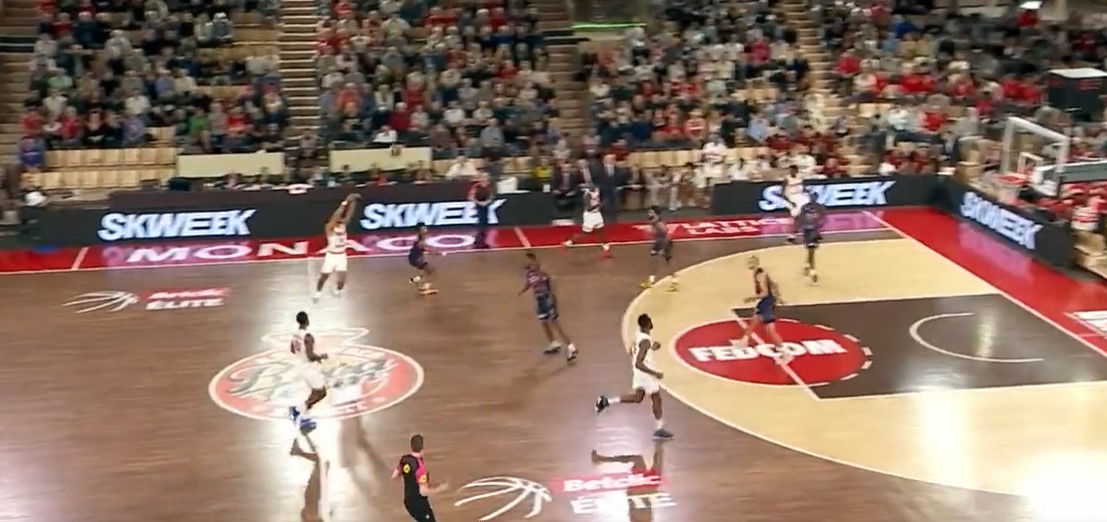 Elie Okobo rentre un… Eurostep du milieu de terrain ?!
