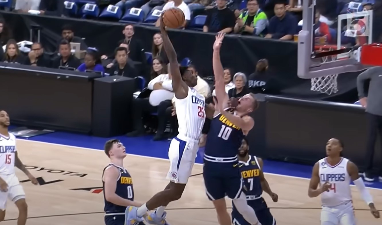 Moussa Diabaté claque le dunk de la nuit, Batum célèbre depuis le banc