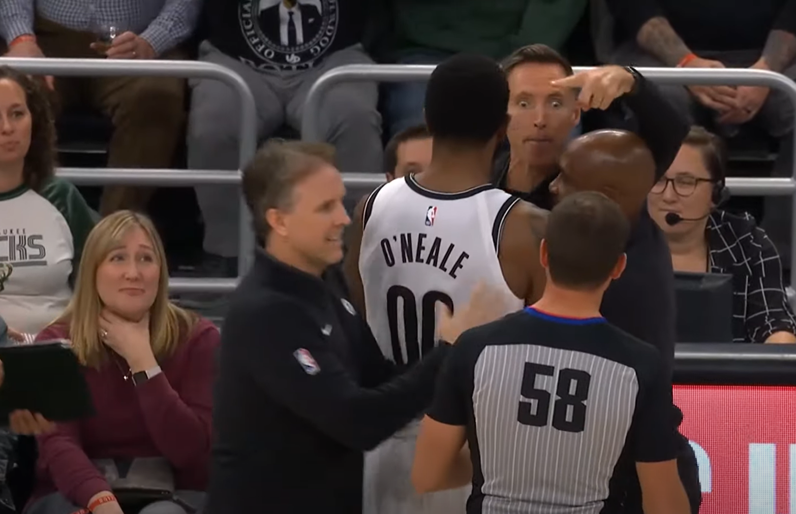 Steve Nash éjecté, le tournant du match pour les Nets