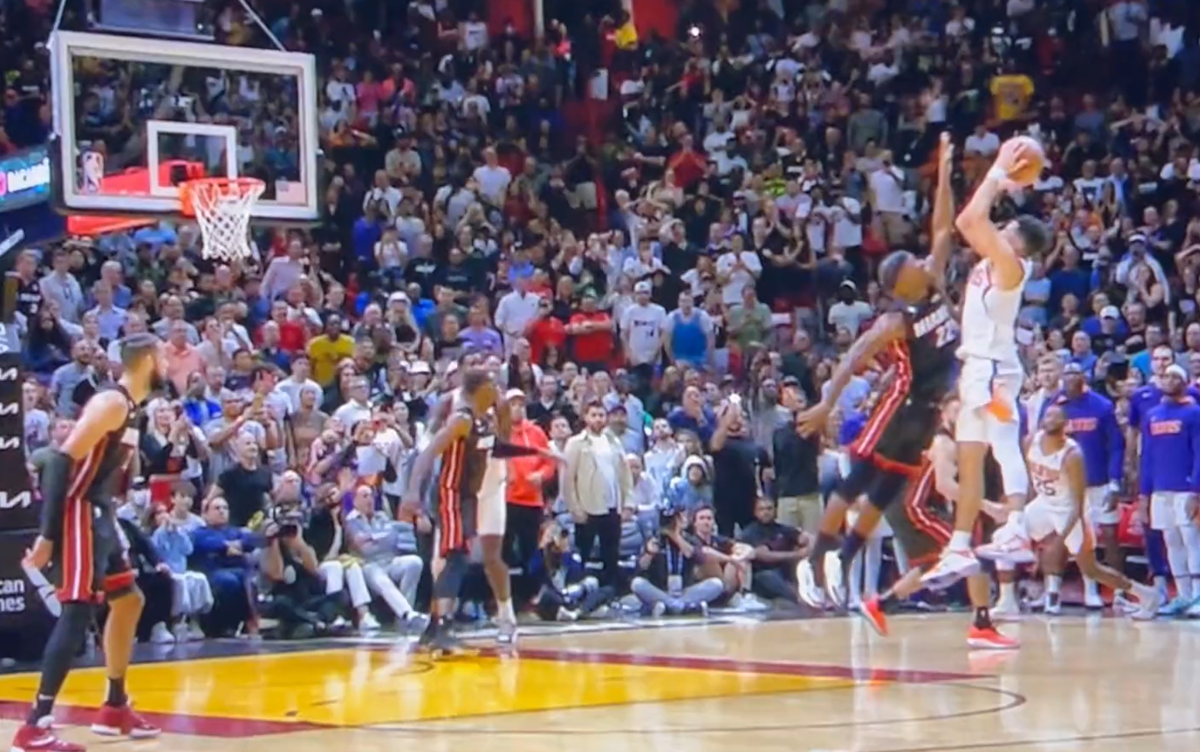 L’image de la nuit : Jimmy Butler bloque Devin Booker pour la gagne