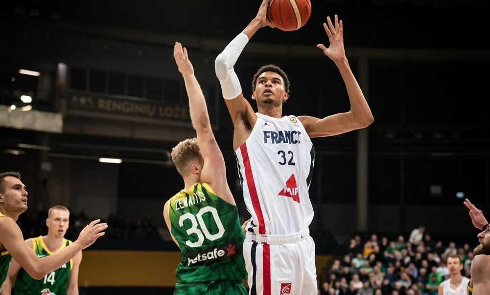 Les Bleus écrasent la Lituanie, Wembanyama, Francisco et Inglis régalent