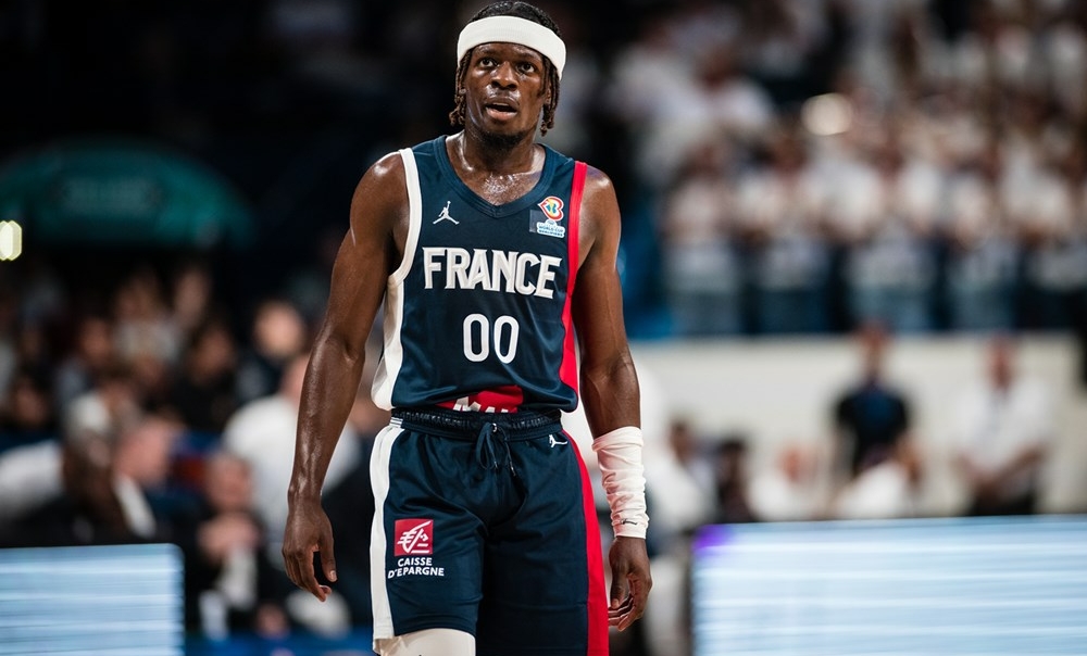 Sylvain Francisco régale avec un poster bien lourd contre la Bosnie