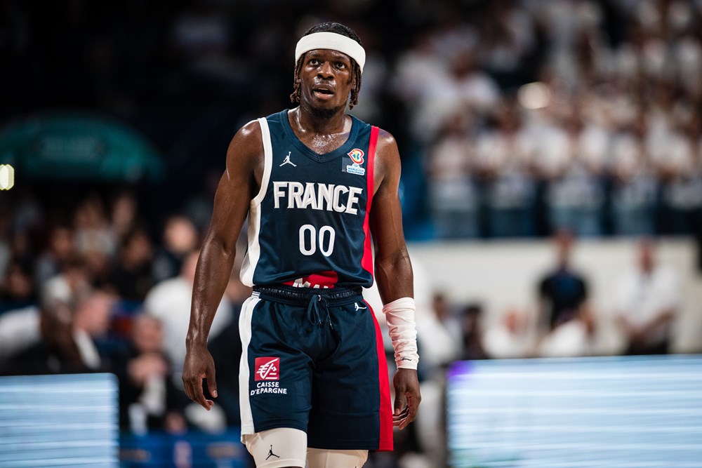 Sylvain Francisco régale avec un poster bien lourd contre la Bosnie