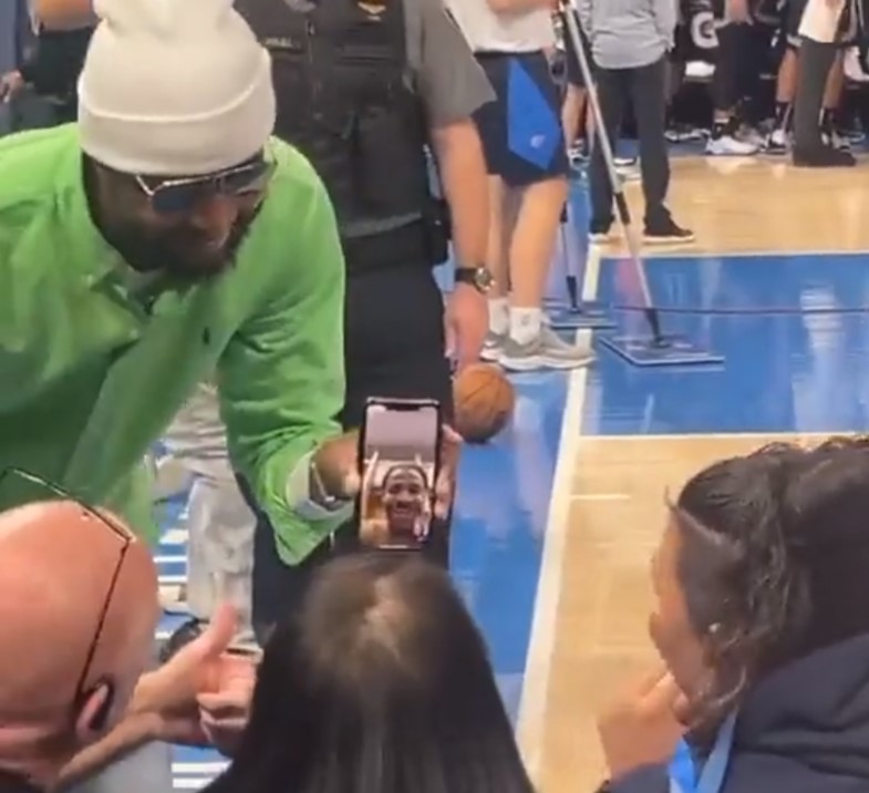 Expulsé, Ja Morant facetime une fan en plein match pour s’expliquer