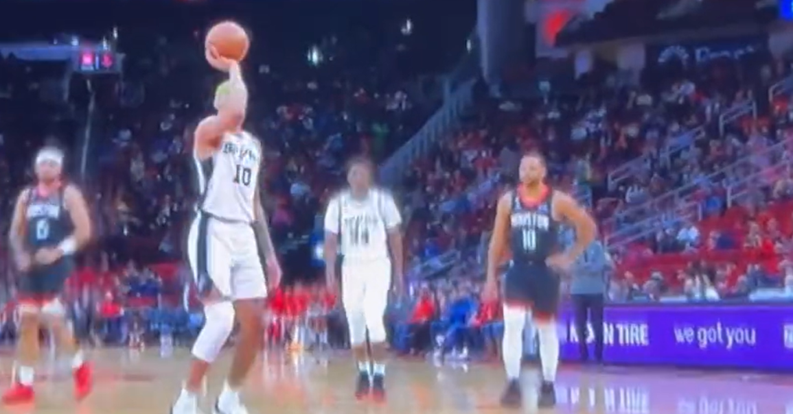 WTF : Jeremy Sochan tire ses lancers-francs… à une main ???