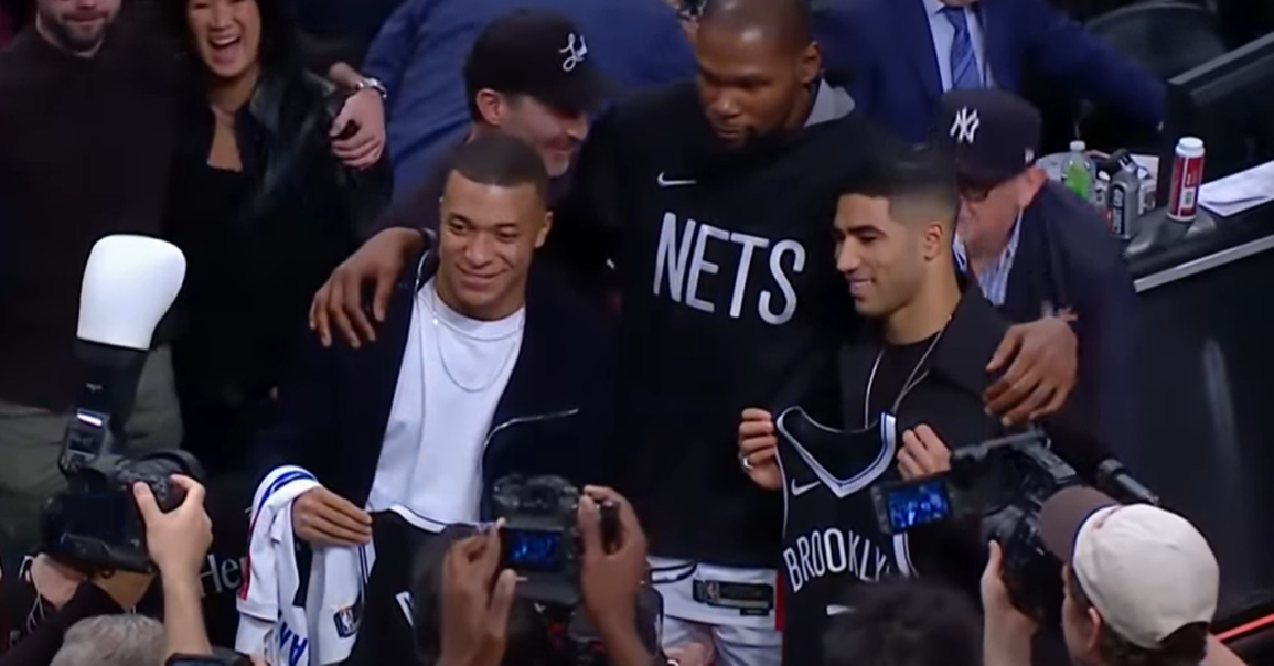 Kylian Mbappé de passage à Brooklyn et ovationné par les fans des Nets