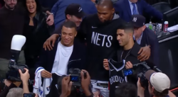 Kylian Mbappé de passage à Brooklyn et ovationné par les fans des Nets