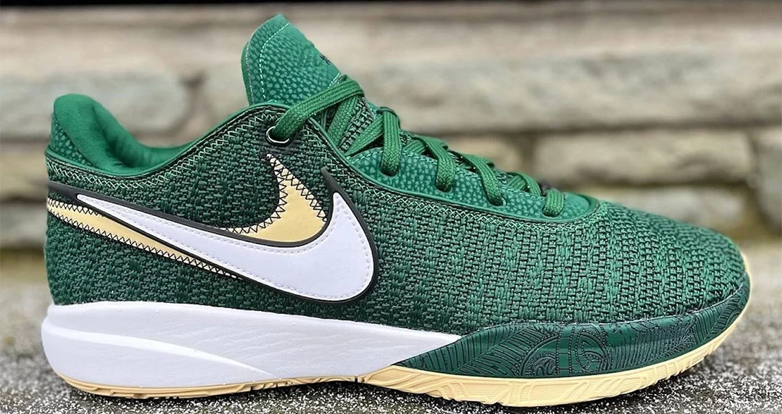 La Nike LeBron 20 retourne au lycée