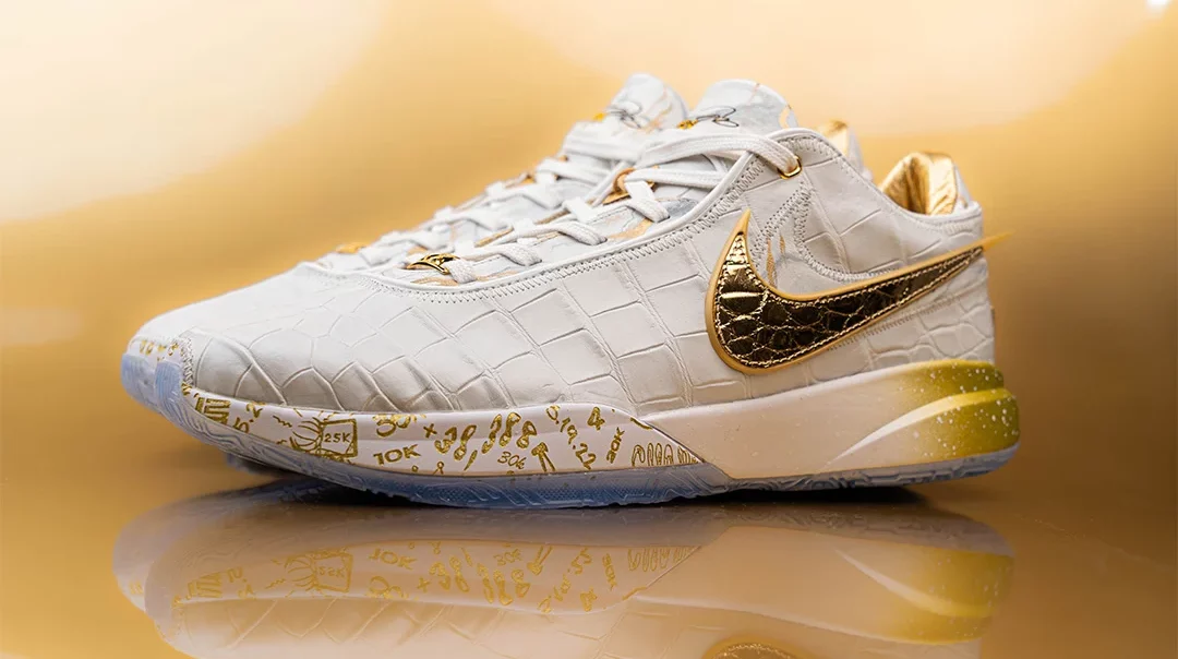 The Surgeon et Nike offrent au King une LeBron XX unique