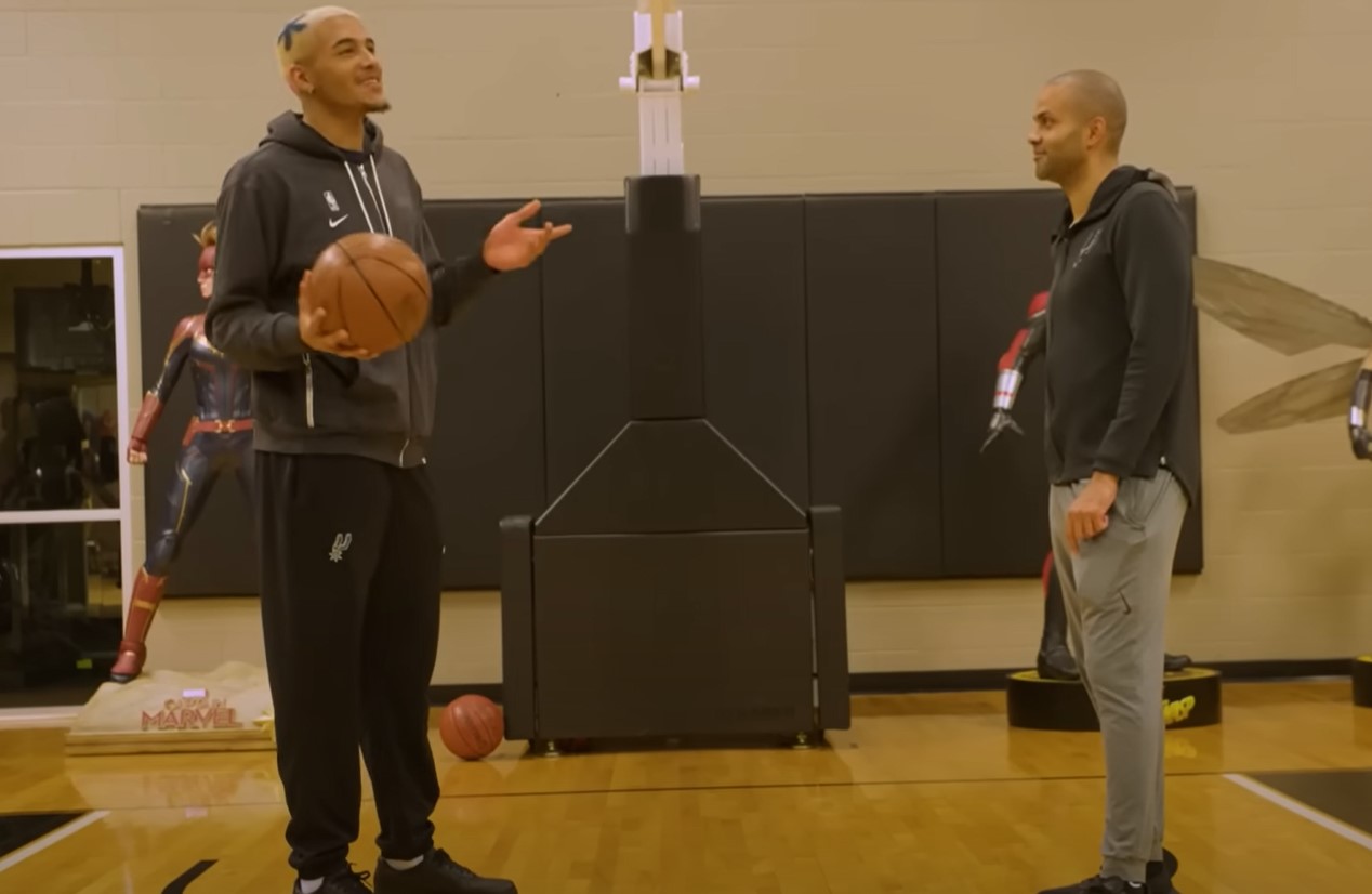Tony Parker est fier des Spurs et est un mentor pour Jeremy Sochan