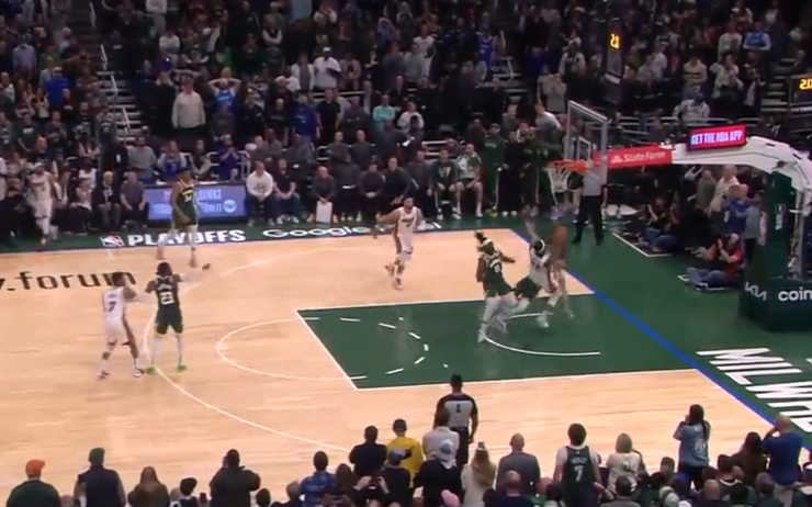 Jimmy Butler arrache l’OT avec une… reprise de volée de la main ?