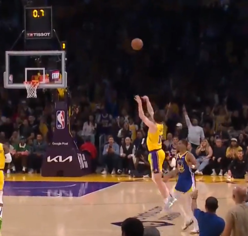 Insolent, Austin Reaves marque du milieu de terrain au buzzer