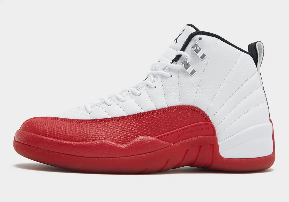 Les images de la Air Jordan 12 Cherry