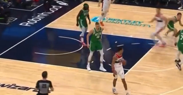 Jordan Poole refait une dinguerie, la saison va être longue à Washington