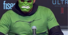 Après la victoire des Bucks les journalistes ont interviewé… Hulk