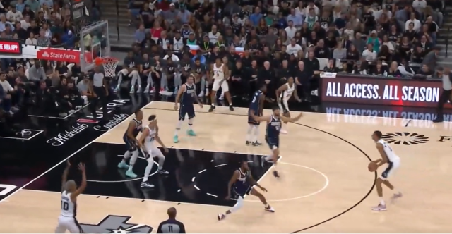 Le tout premier panier de Victor Wembanyama en NBA