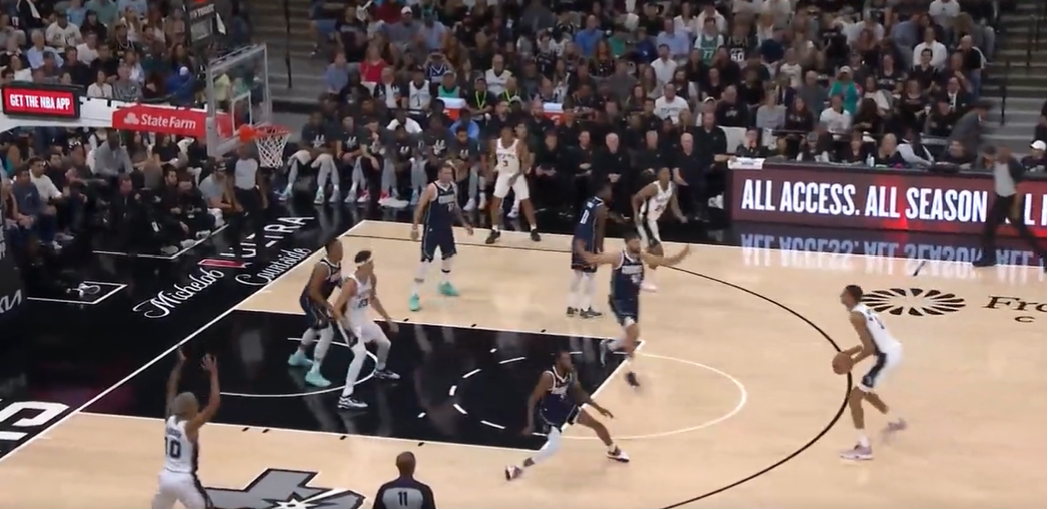 Le tout premier panier de Victor Wembanyama en NBA