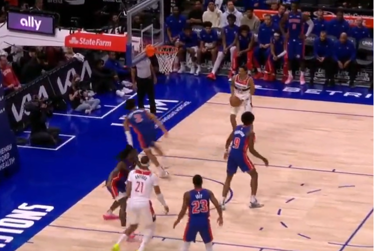 Jordan Poole lâche un énorme cross… puis un énorme fail