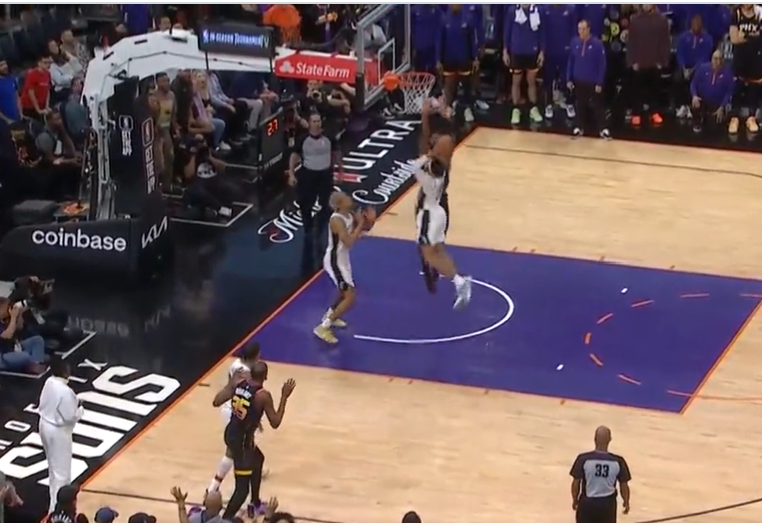La séquence folle qui donne la victoire aux Spurs contre les Suns