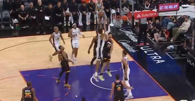 Le gros poster de Victor Wembanyama sur Eubanks