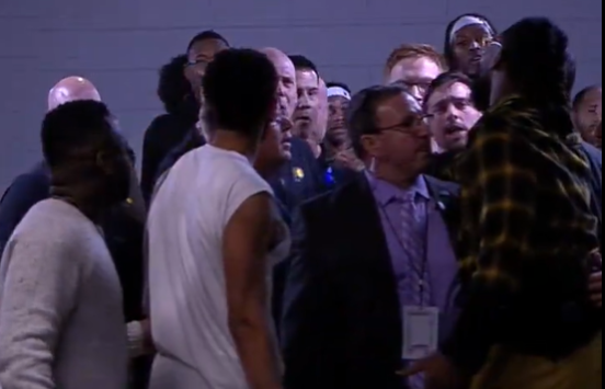 Embrouille Bucks-Pacers à cause d’un ballon, le GM d’Indiana blessé