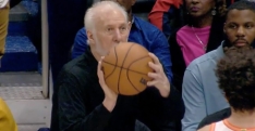 Gregg Popovich shoote ou presque, la salle de NOLA en kiff