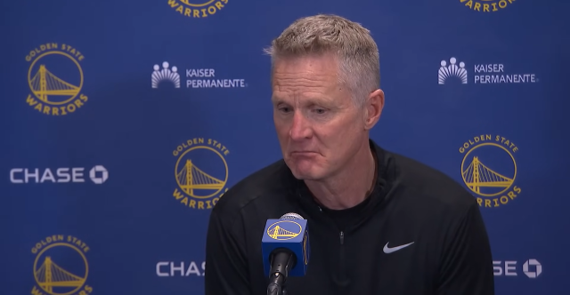 « C’est dégoûtant » : Steve Kerr s’enflamme contre l’arbitrage en NBA