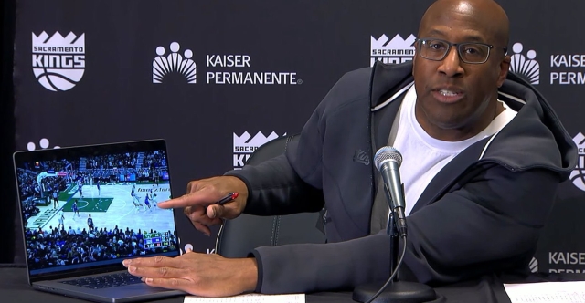 Scène culte : Mike Brown sort son ordi pour dézinguer les arbitres