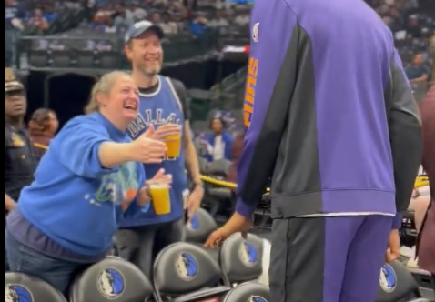 Deux fans des Mavs insultent KD, qui vient directement les voir