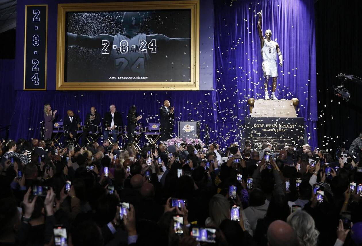 Les Lakers dévoilent la statue de Kobe Bryant