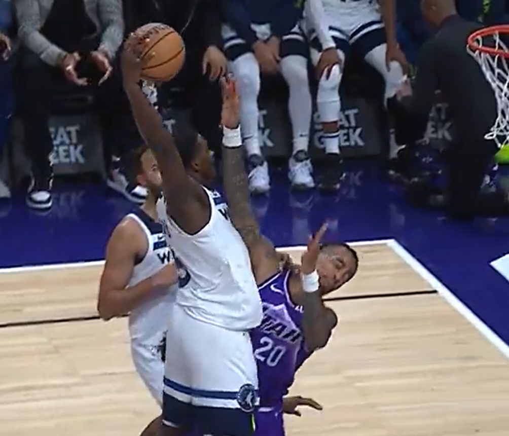 Anthony Edwards, un dunk si puissant qu’il s’est blessé