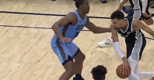 Le Shammgod, un spin… encore un move incroyable de Wembanyama