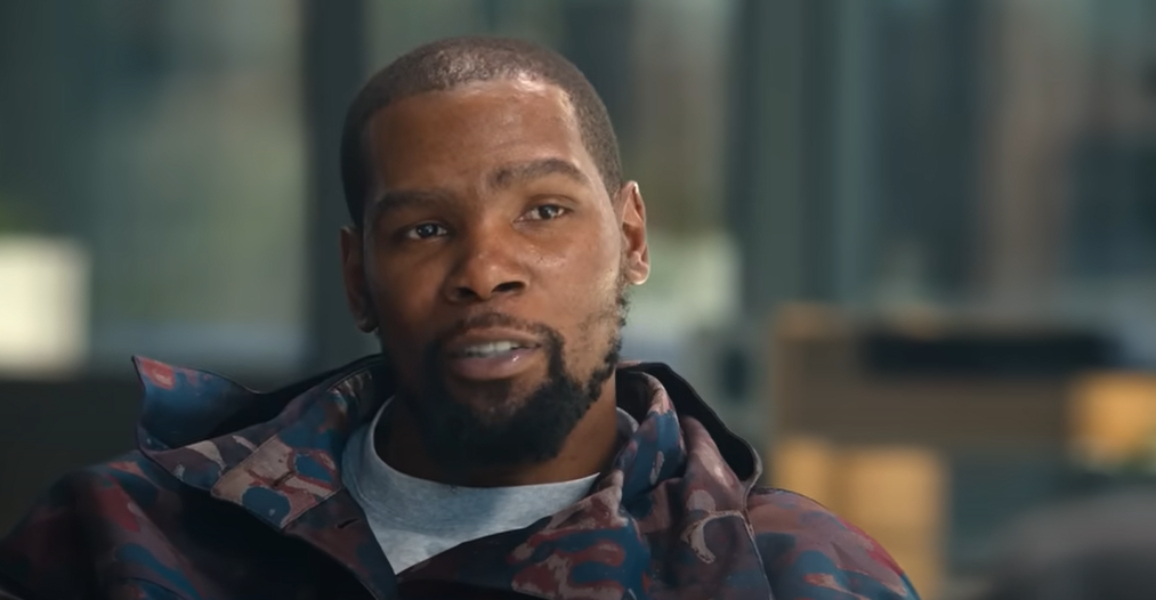 Kevin Durant sur sa taille : « Je fais 2,05 m […] Embiid ne fait pas 2,13 m »