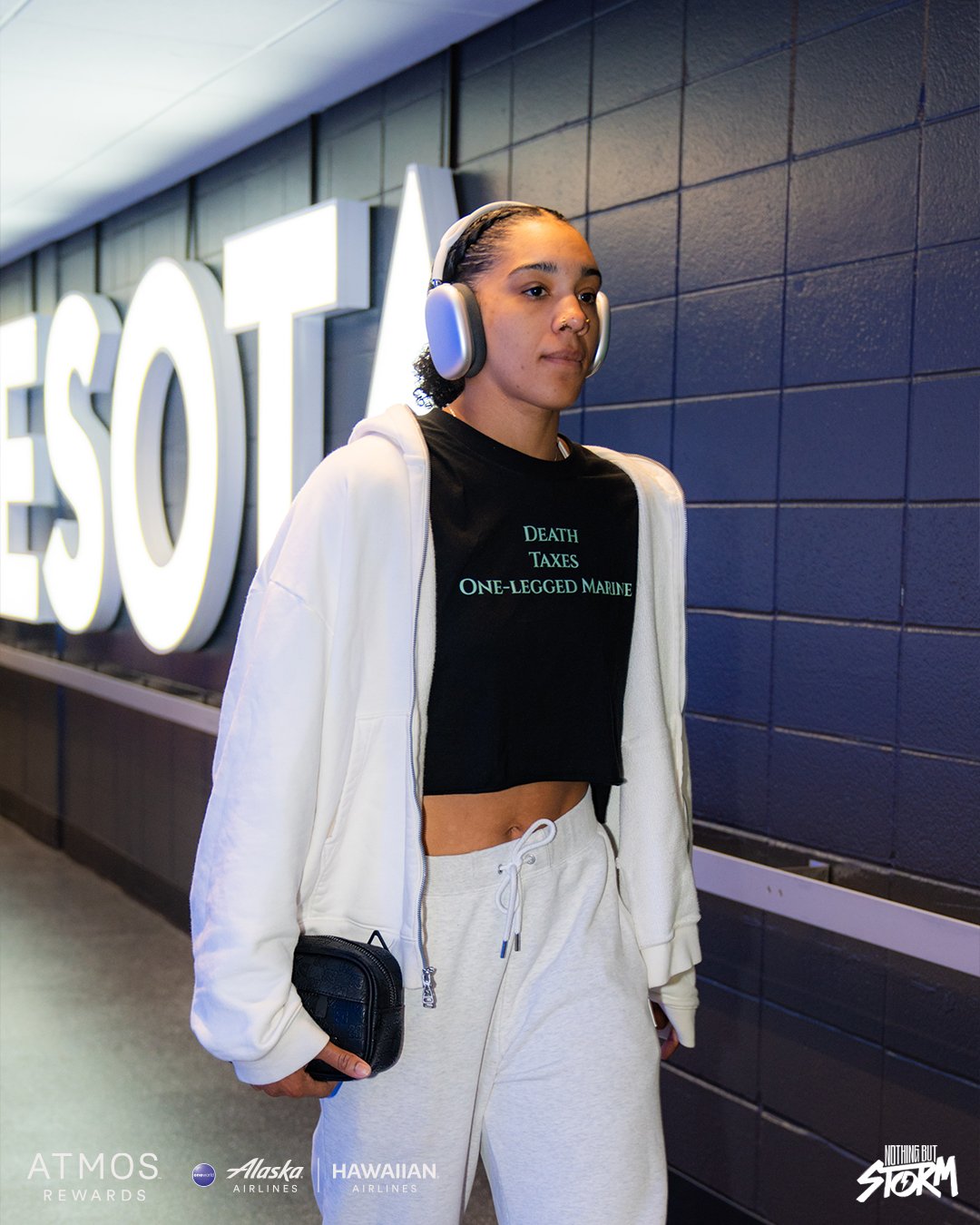 Gabby Williams arrive à la salle avec le t-shirt de l’année