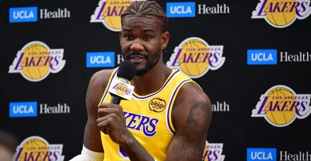 Deandre Ayton rend hommage à Kobe… et se mets les fans dans la poche