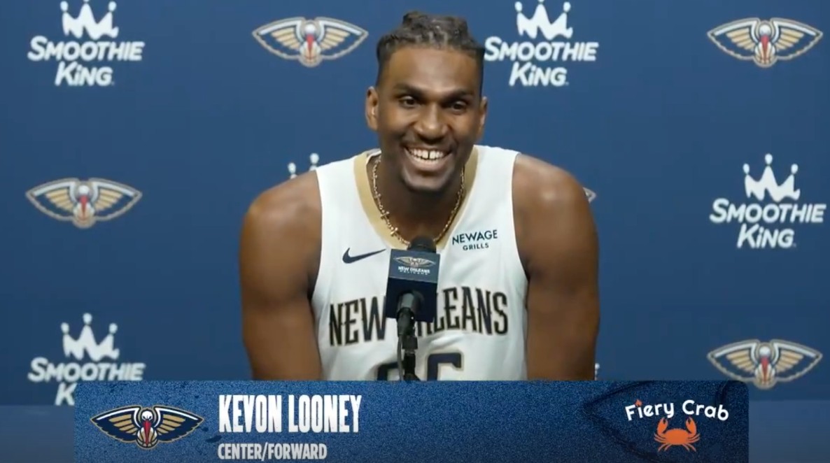 Kevon Looney ne se considère pas encore comme un tonton : « J’ai joué avec des vrais Uncs… Dédicace à Iguodala, il avait 45 ans quand il a joué avec moi… Dans un vestiaire NBA, un Tonton a 34-35 ans »