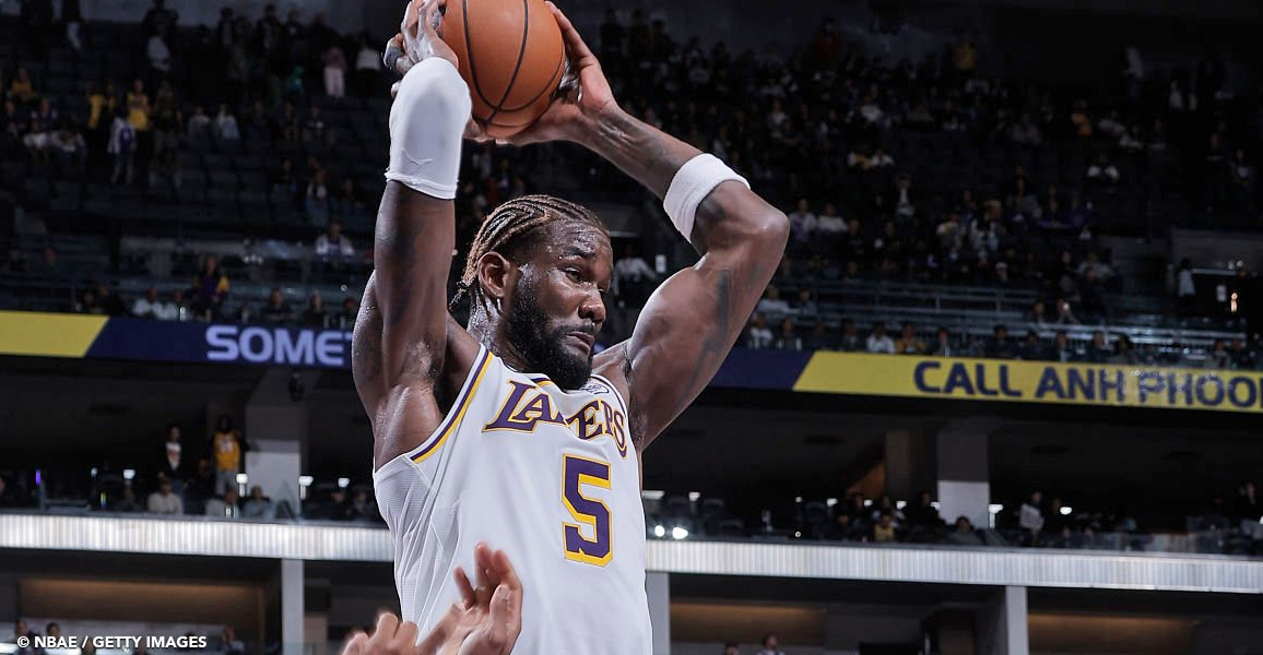 Deandre Ayton relancé par… le troll de ses coéquipiers