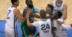 Embrouille : Jaylen Brown se chauffe avec Vince Williams Jr.