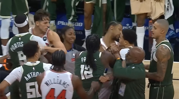 Ça a bien chauffé entre les Bulls et les Bucks… Giannis en rigole