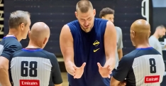 Nikola Jokic explique pourquoi il ne crie plus sur les arbitres