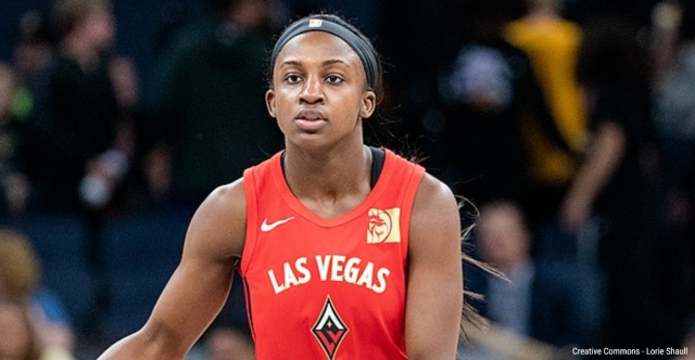 Jackie Young en transe, Vegas à deux victoires du titre