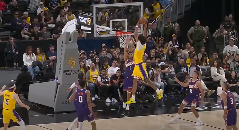https://www.basketsession.com/statics/uploads/2025/10/Jaxson-Hayes-dunks-on-Devin-Booker.jpg