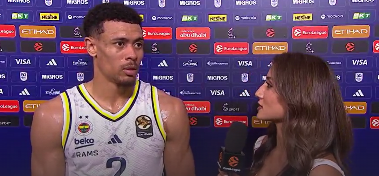 La punchline sortie de nulle part : 10 pts, 8 pds, 7 rbds, 7 TO « On dirait une ligne de stats de Westbrook aux Lakers »