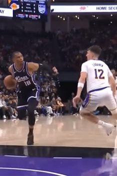 Russell Westbrook brille et chambre Jake LaRavia d’un simple regard
