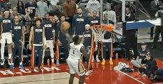 Zion Williamson lâche un méchant 360 en plein match : « ça m’a semblé facile »