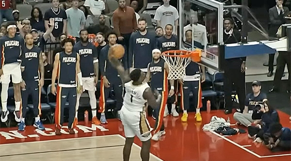 Zion Williamson lâche un méchant 360 en plein match : « ça m’a semblé facile »