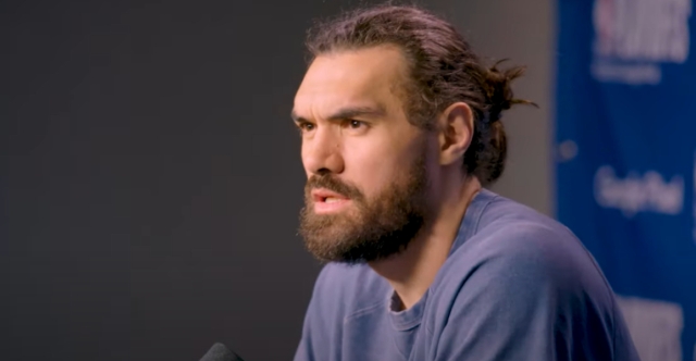 Steven Adams, l’homme qui se promenait pieds nus avec deux steaks en main