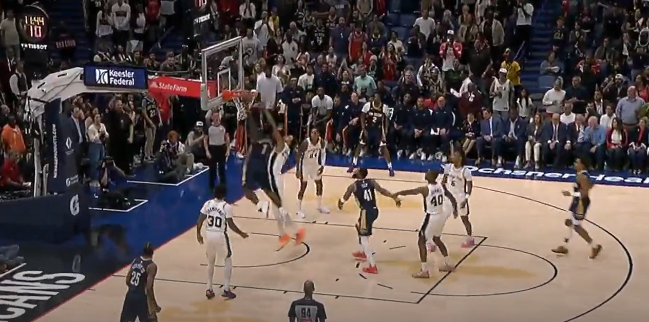 Zion Williamson a tout de même lâché un gros poster sur Victor Wembanyama