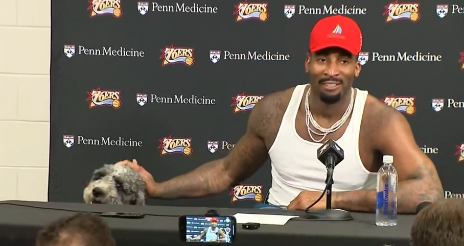 Andre Drummond se pointe en conf’ avec Bob Marley… son chien !